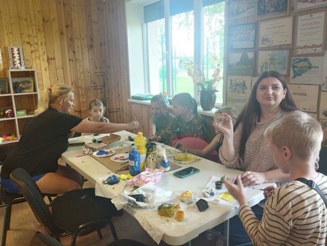 Bērnu un jauniešu radošā darbnīca "Krāsu akmeņi"